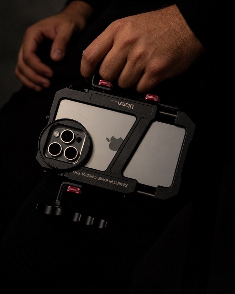 iPhone montado em um rig de cinema para smartphone, usado nas gravações